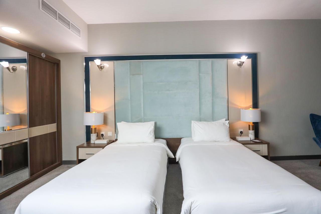 Al Azmy 116 Hotel Sharjah Exterior photo